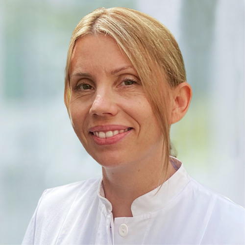 Dr. Lena Kreuzer, Oberärztin Porträtaufnahme von Dr. Lena Kreuzer, Oberärztin