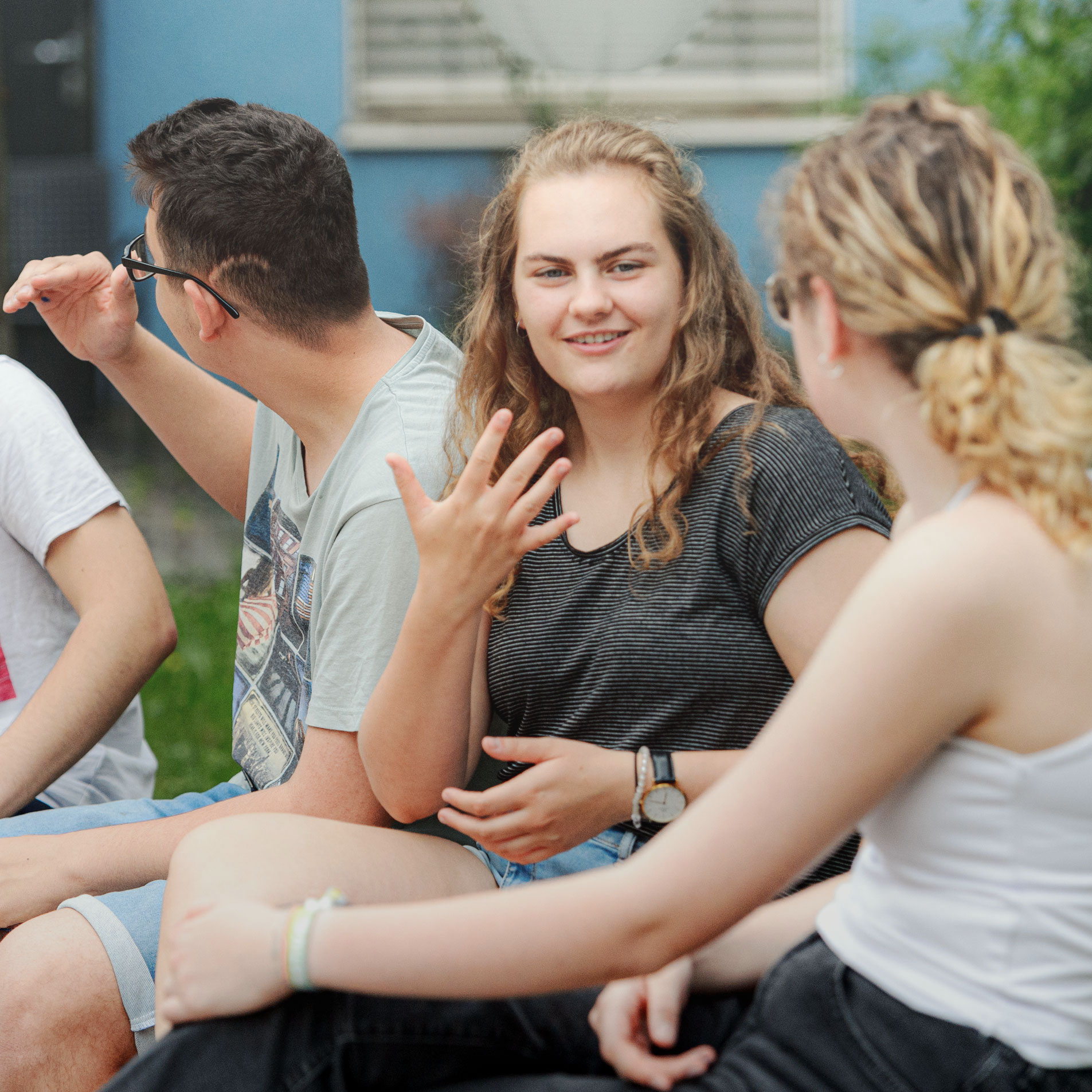 Augustinum Studienheim Jugendliche unterhalten sich