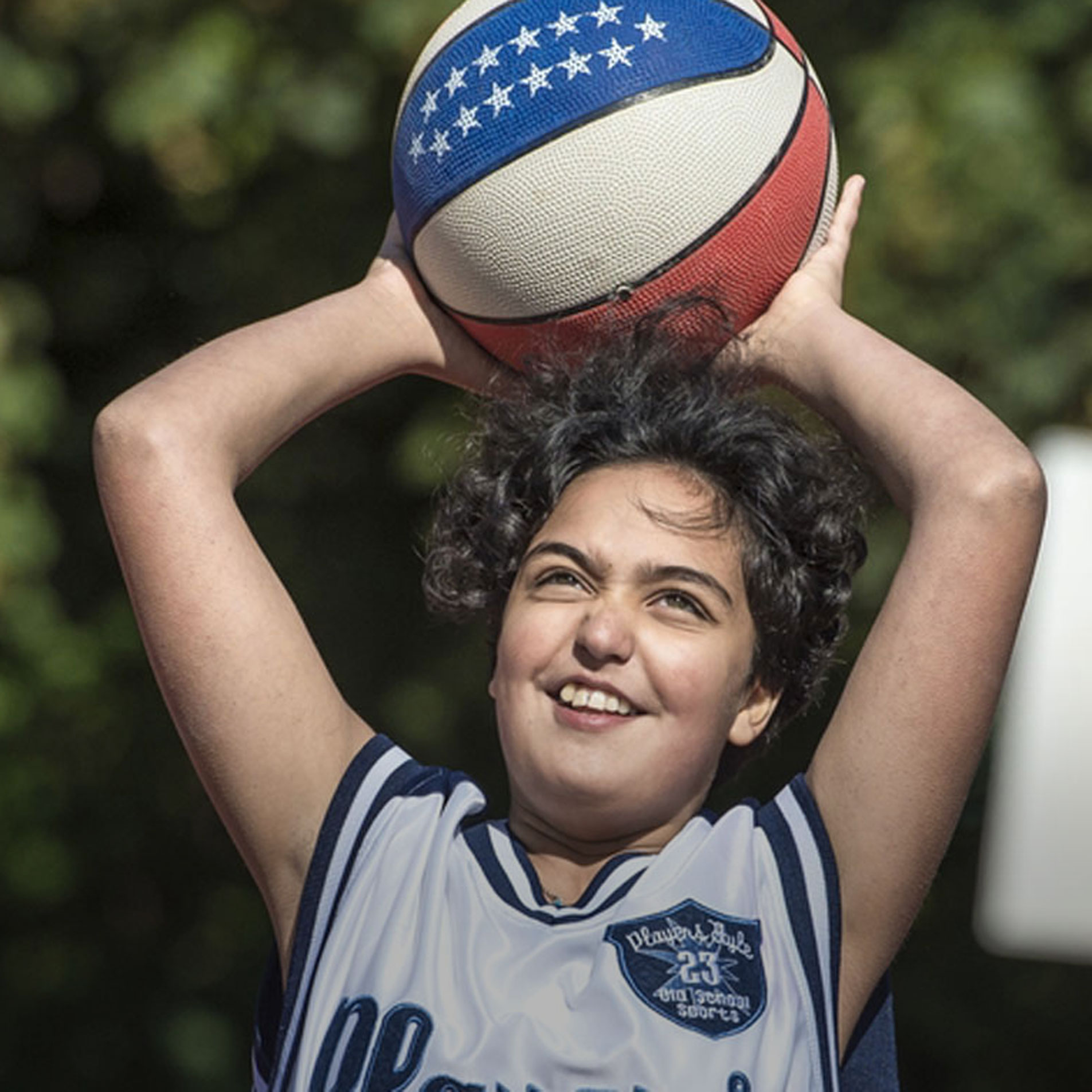 Otto-Steiner-Schule Ein Schüler der Otto-Steiner-Schule spielt Basketball