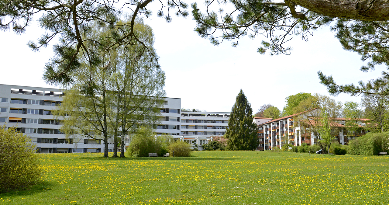Grünfläche vor dem Augustinum in Dießen 