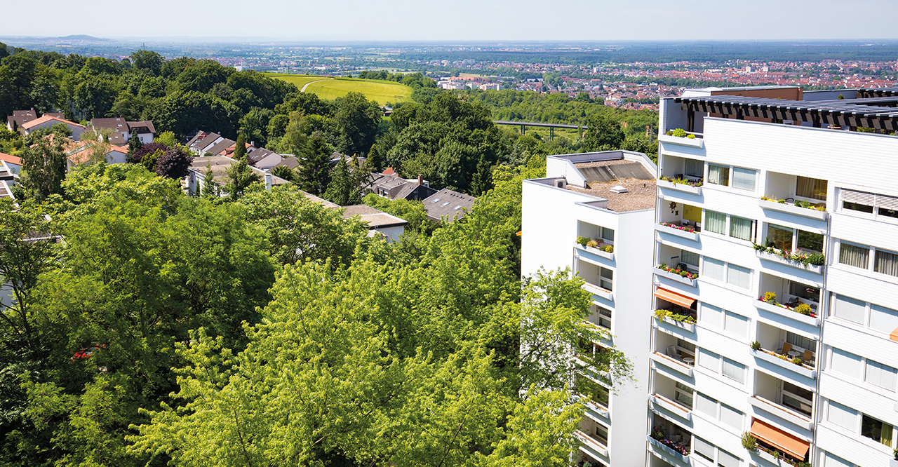 Bäume und Häuser neben dem Augustinum Heidelberg
