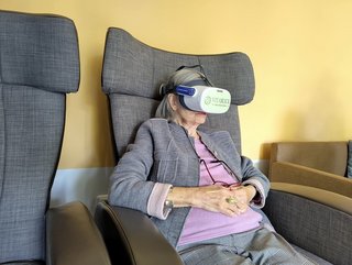 Die Welt ins Wohnzimmer holen – VR-Brillen ermöglichen Seniorinnen und Senioren erlebnisreiche Reisen Die Welt ins Wohnzimmer holen – VR-Brillen ermöglichen Seniorinnen und Senioren erlebnisreiche Reisen