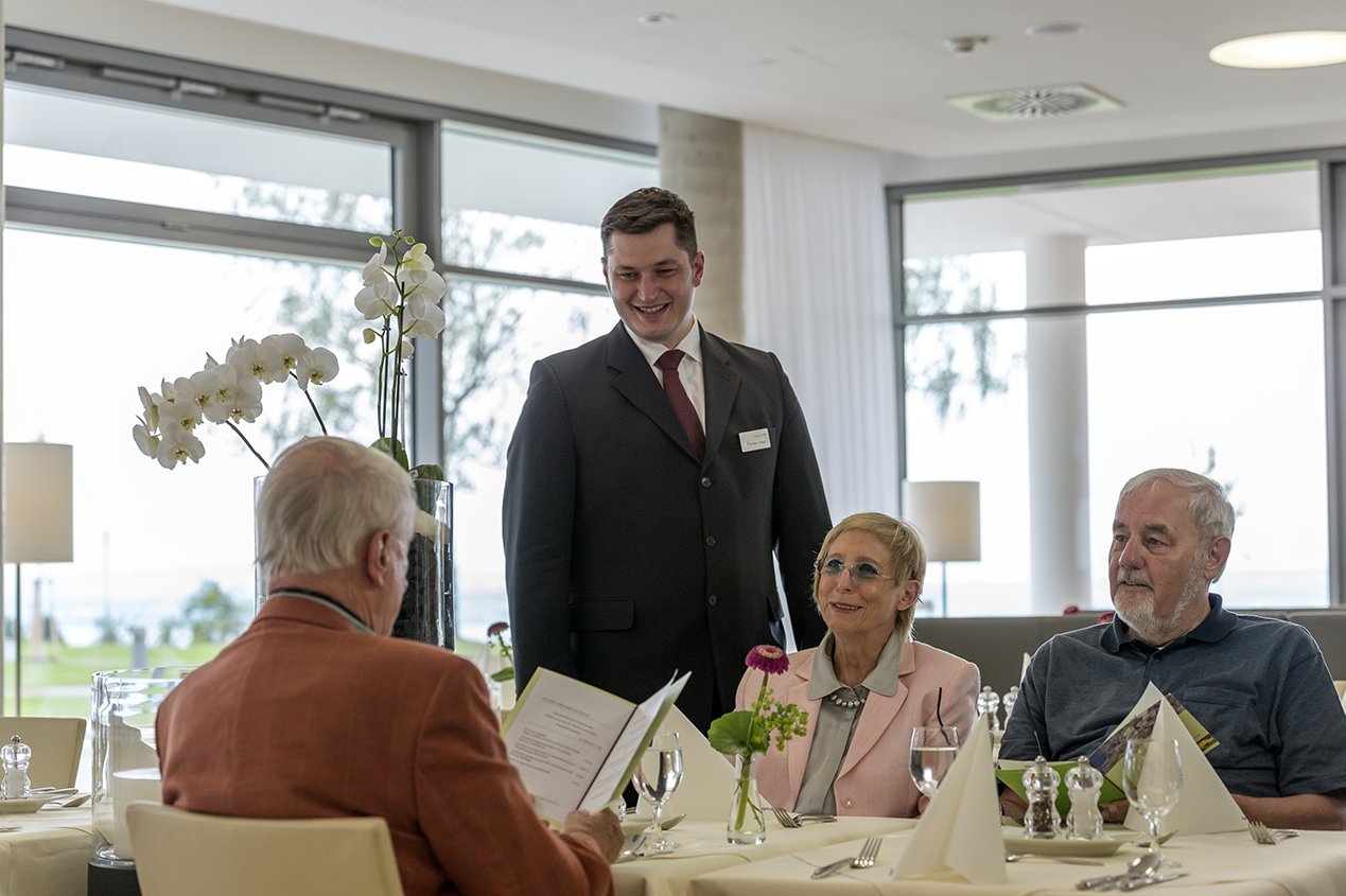 Wählen Sie spontan aus der Menükarte, worauf Sie Appetit haben. Wählen Sie spontan aus der Menükarte, worauf Sie Appetit haben.