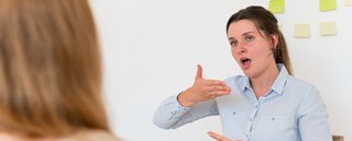 Gebärdendolmetscher*in im Einsatz