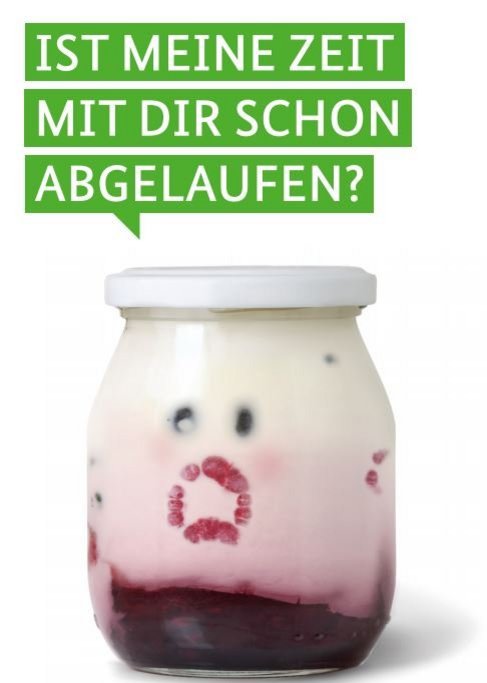 Ein Fußabdruck aus grünem Gras mit der Aufschrift CO2