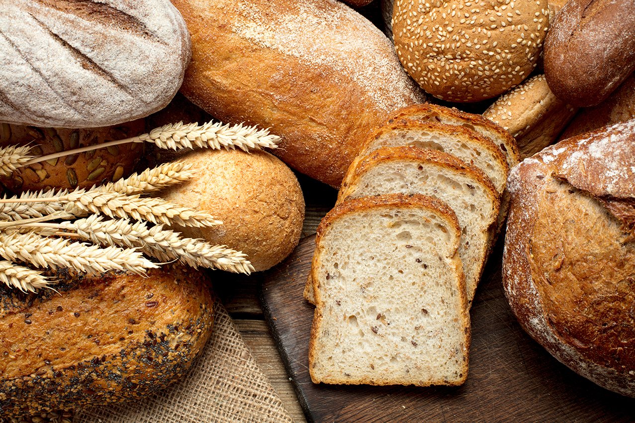 Die Bäckerei Baumgarten liefert Brot, Brötchen, Kuchen, Torten und anderes Gebäck Getreideähren und verschiedene Brotsorten