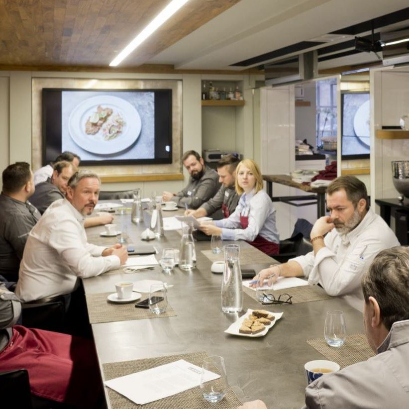 Das Team des Augustinum bei einer Besprechung