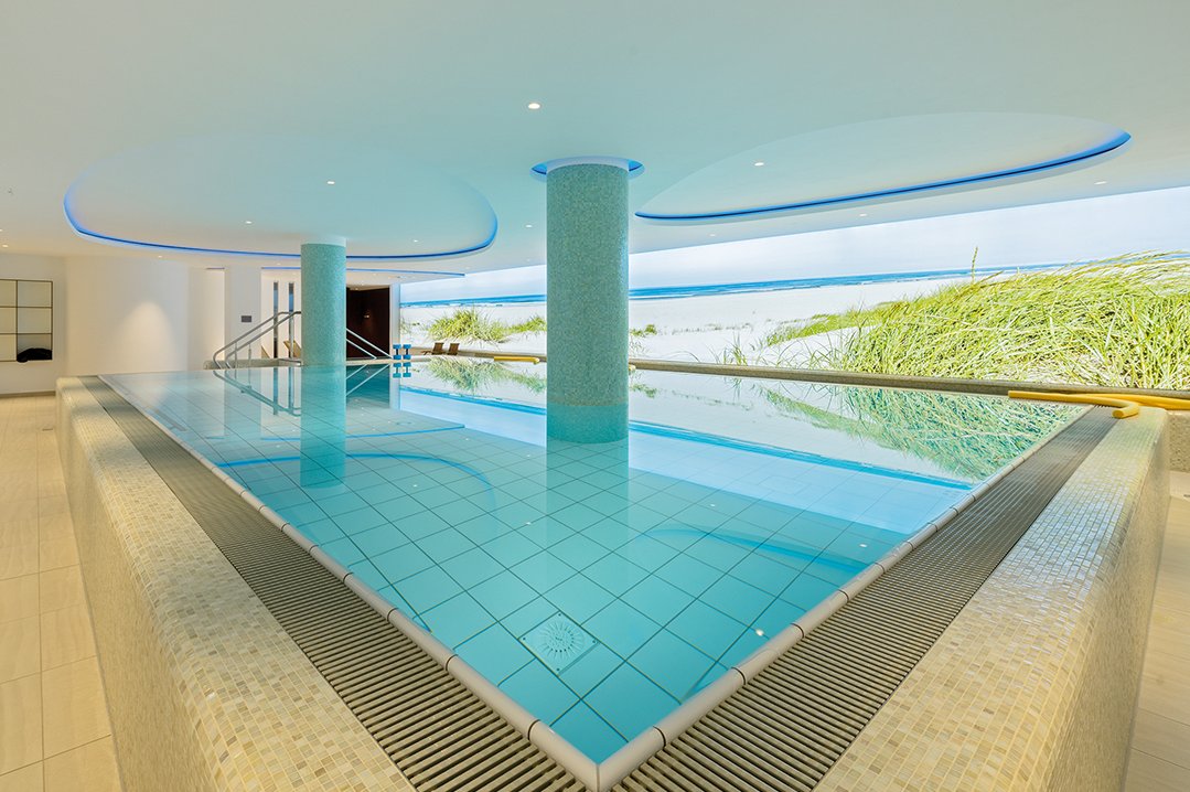 Schwimmbad, Sauna, Fitness- und Wellnessbereich finden Sie im Untergeschoss.
