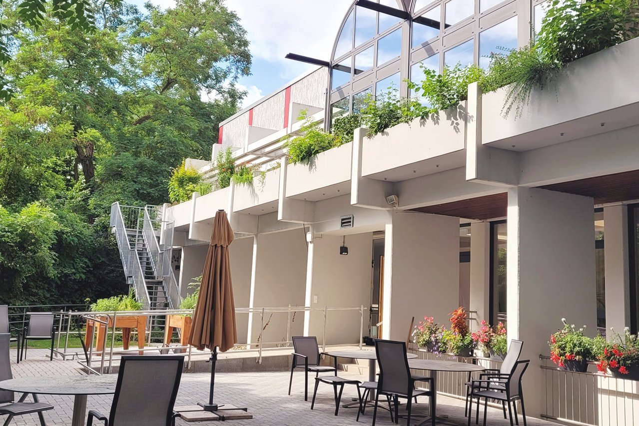 Augustinum Okeraue Terrasse Die Terrasse der Augustinum Tagespflege Okeraue