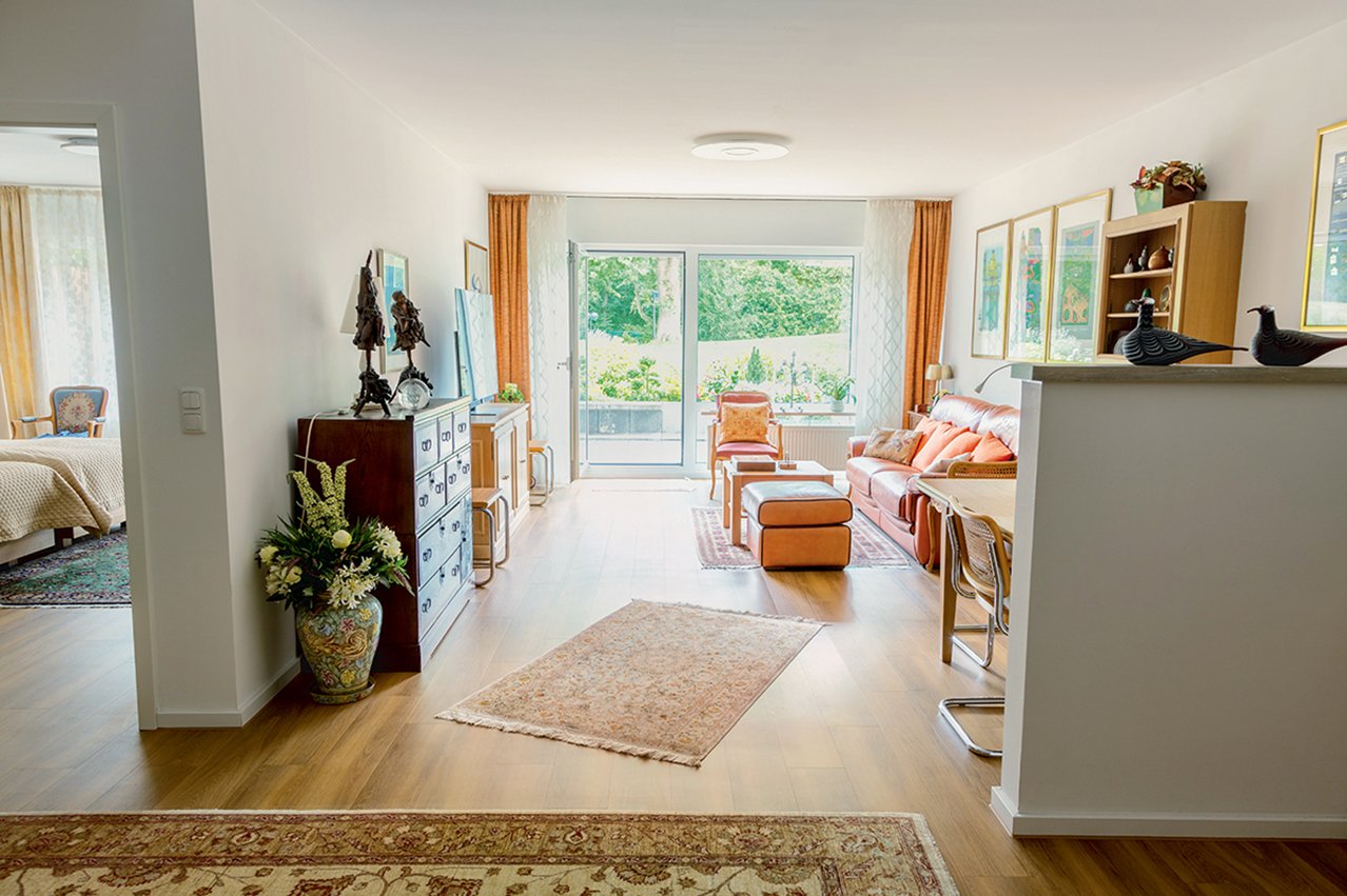 Viel Platz in der Zwei-Zimmer-Wohnung mit getrenntem Schlaf- und Wohnbereich.