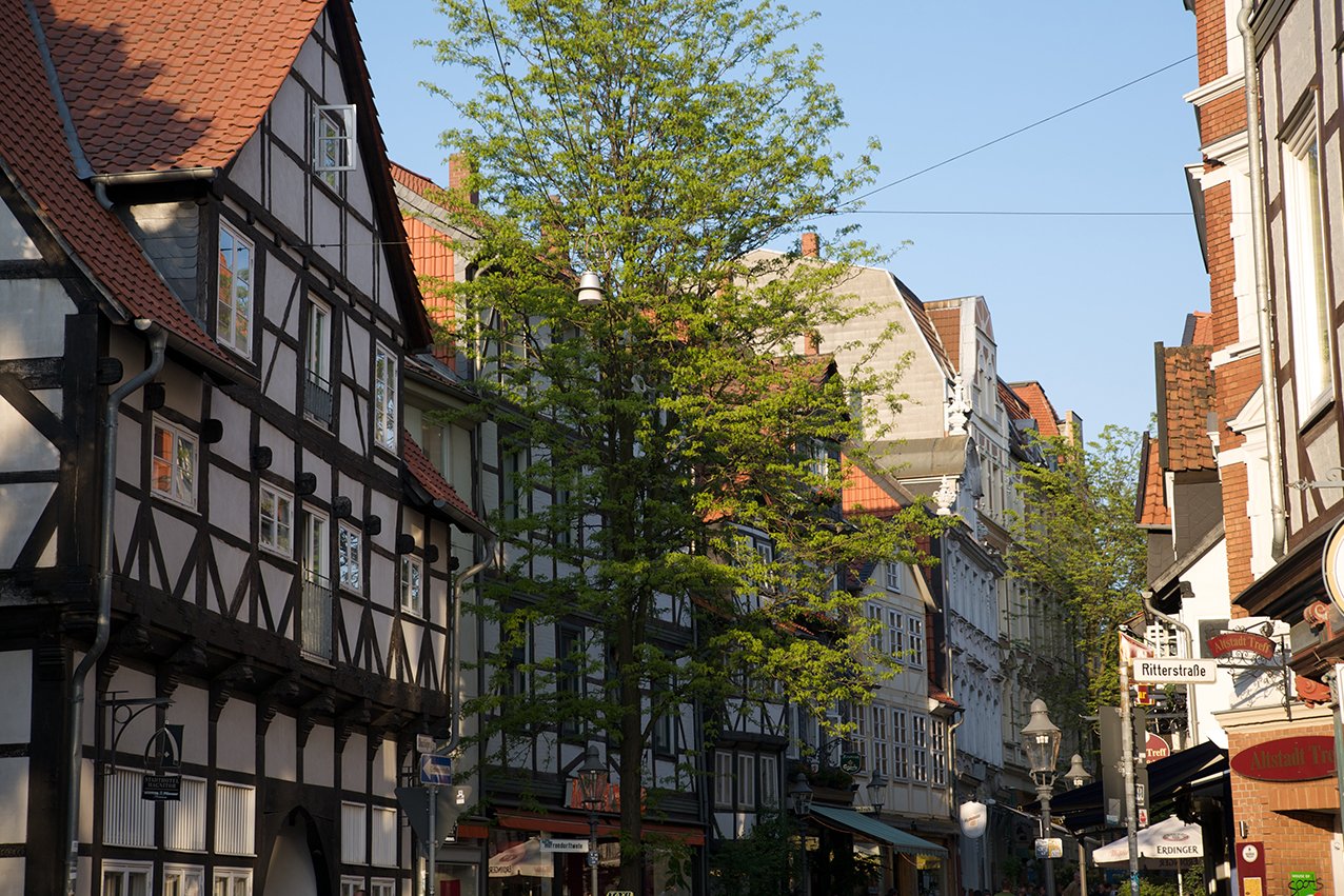 Die Braunschweiger Innenstadt bietet neben einladenden Cafés und Gasthäusern auch ein großstädtisches Einkaufsangebot. Die Braunschweiger Innenstadt bietet neben einladenden Cafés und Gasthäusern auch ein großstädtisches Einkaufsangebot.