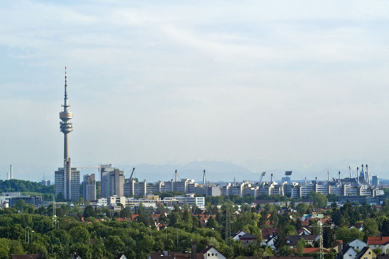 Im Nordwesten Münchens liegt das Augustinum München noch zentrumsnah und doch im Grünen.