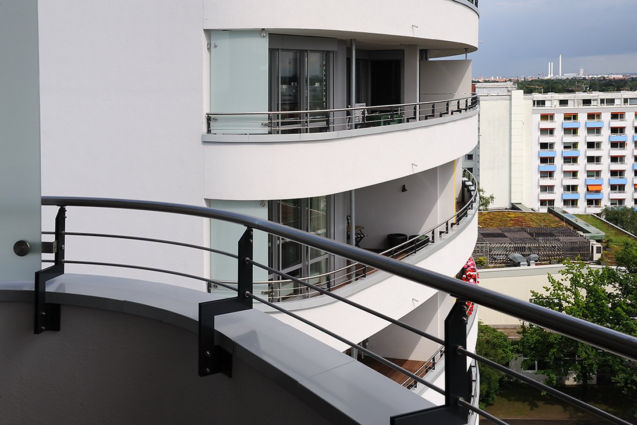 Balkon, Loggia oder Terrasse mit Blick ins Grüne gehören zu jeder Wohnung. Balkon, Loggia oder Terrasse mit Blick ins Grüne gehören zu jeder Wohnung.