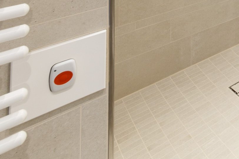 In allem Appartements gibt es Notrufschalter Notrufschalter im Bad einer Wohnung