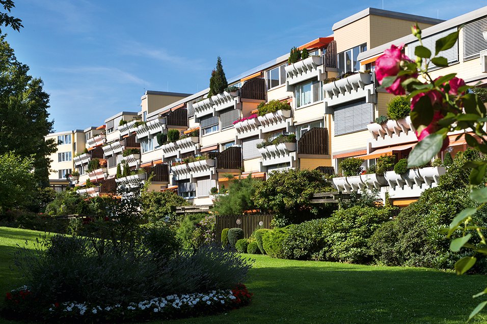 Die Terrassenarchitektur des Augustinum Essen sorgt für viel Licht in den Wohnungen.