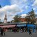 Marktstände und Passanten Marktstände und Passanten