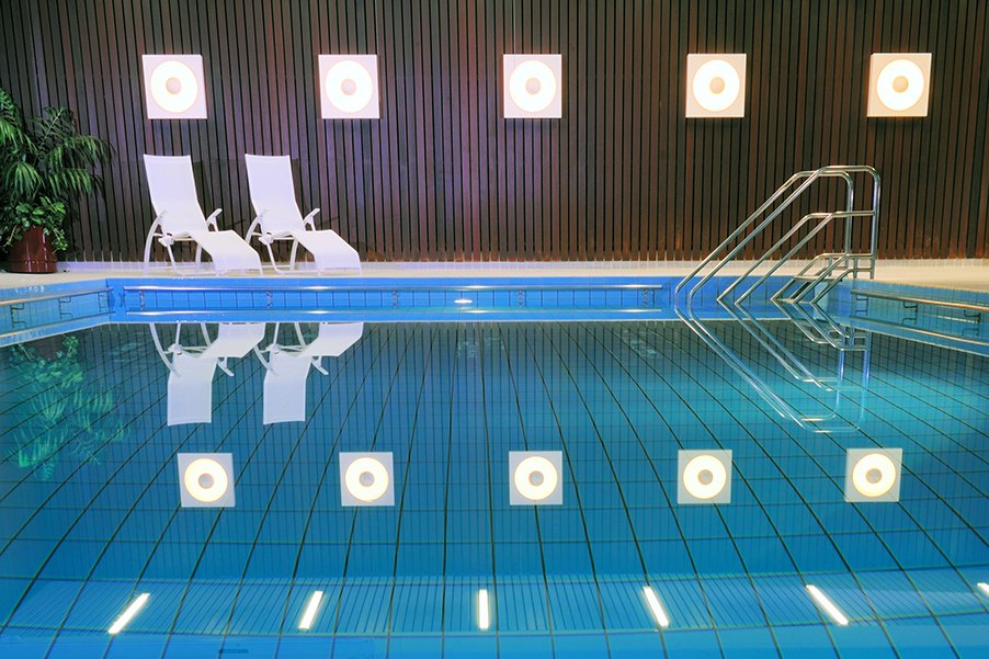 Wellness Schwimmbecken im Augustinum Stuttgart-Sillenbuch
