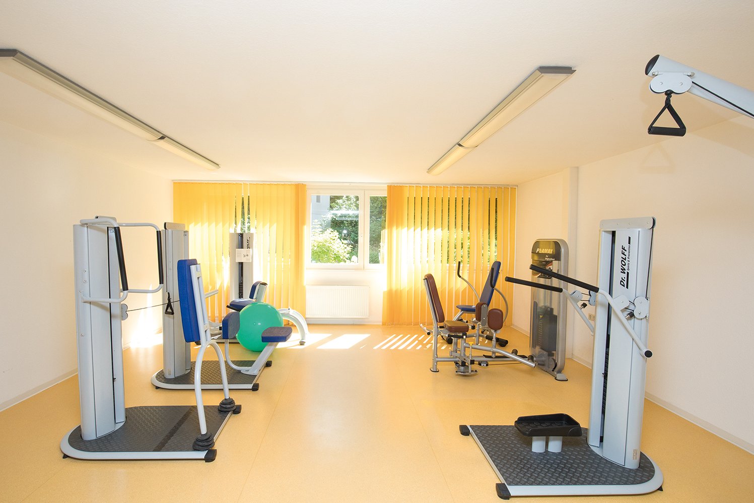 Personal Training Geräte im Fitnessraum