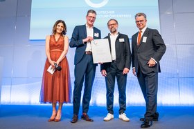 Preisübergabe des Deutschen Kulturförderpreises an Vertreter der Augustinum Stiftung
