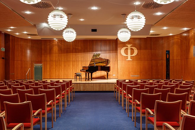 Bühne im Festsaal des Augustinum