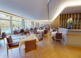 Augustinum Kassel Restaurant Gedeckte Tische im Restaurant des Augustinum Kassel