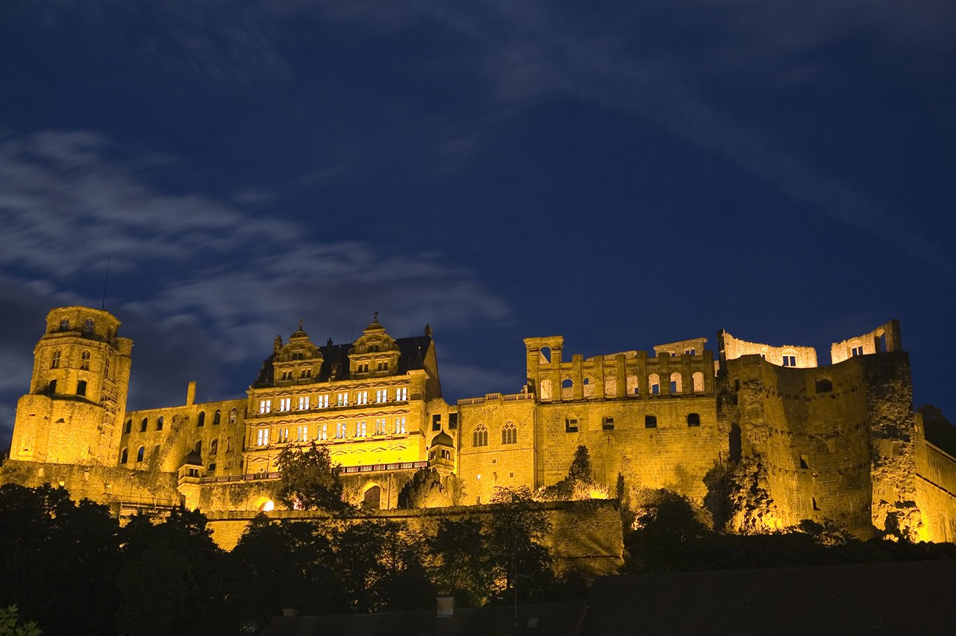 Die Schlossruine, das weltweit bekannte Wahrzeichen Heidelbergs. Die Schlossruine, das weltweit bekannte Wahrzeichen Heidelbergs.