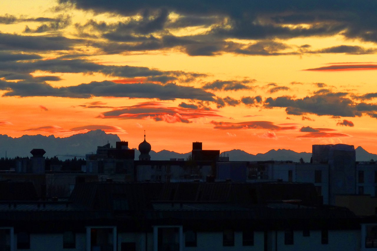 Aus vielen Wohnungen genießen Sie einen großartigen Blick auf die Alpen. Aus vielen Wohnungen genießen Sie einen großartigen Blick auf die Alpen.